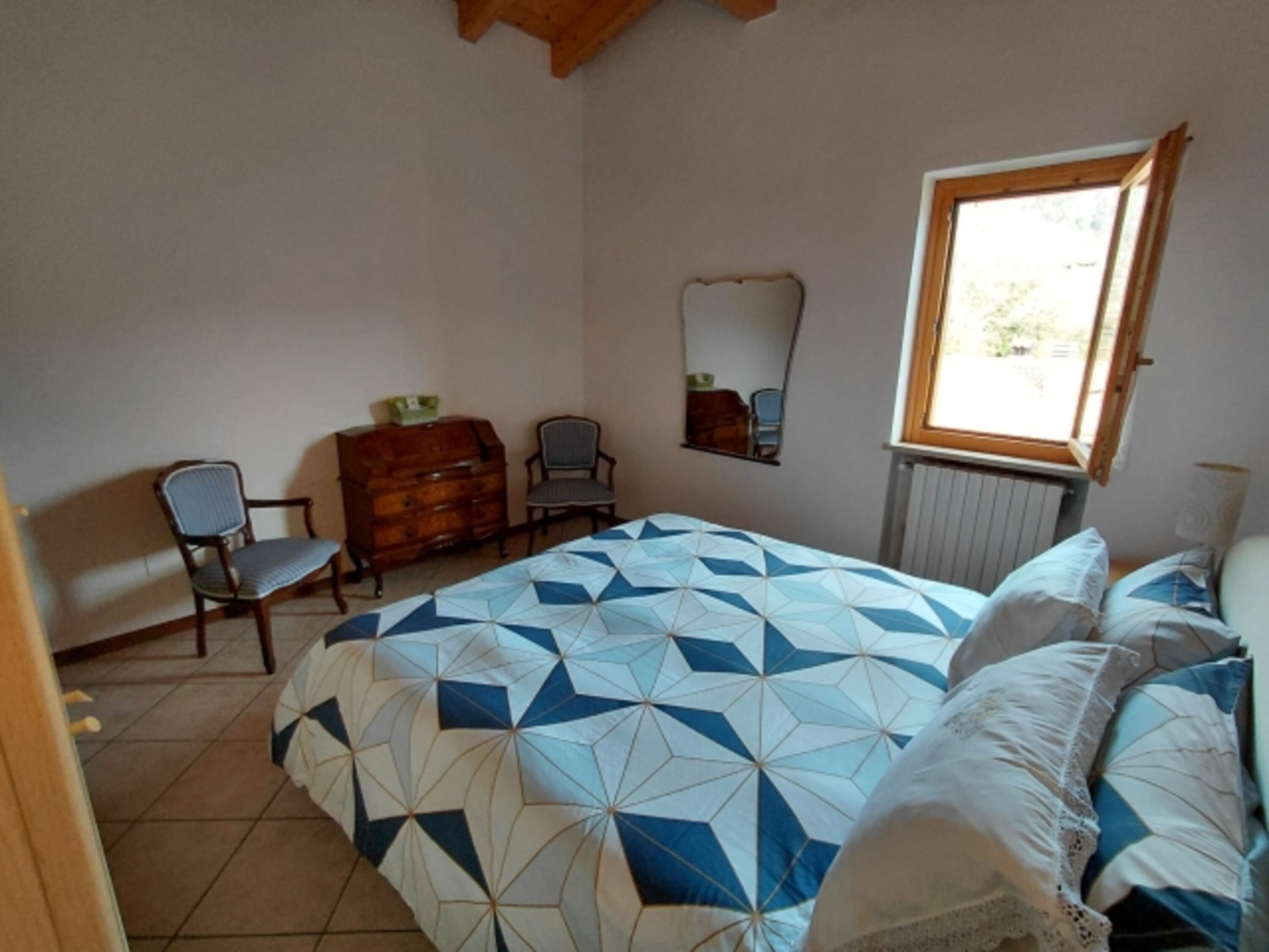 Schlafzimmer 1