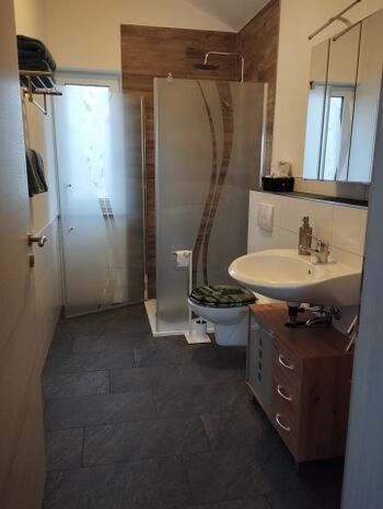 Bad mit Regenwasserdusche