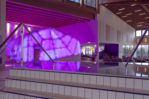 Solebad mit Salzkristall