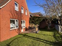  Erdgeschosswohnung mit Terrasse und Garten