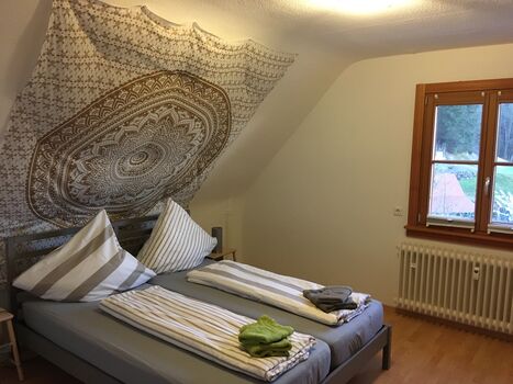 Schlafzimmer 1