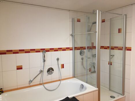 Badezimmer - Dusche & Wanne