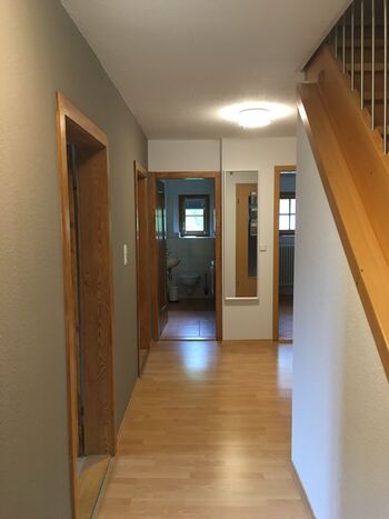Flur - Blick Gäste WC & Bad