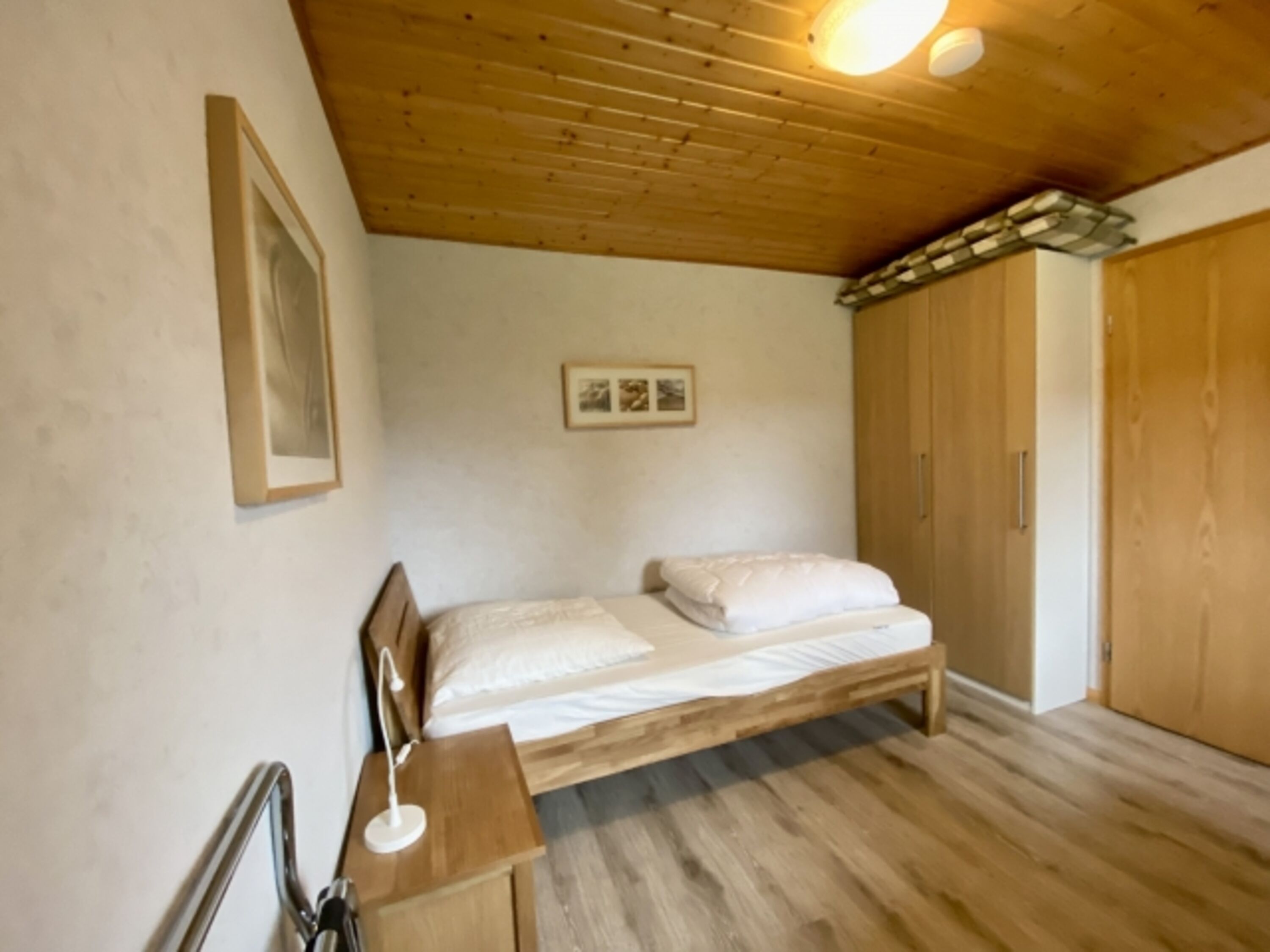 Zweites Schlafzimmer mit Einzelbett