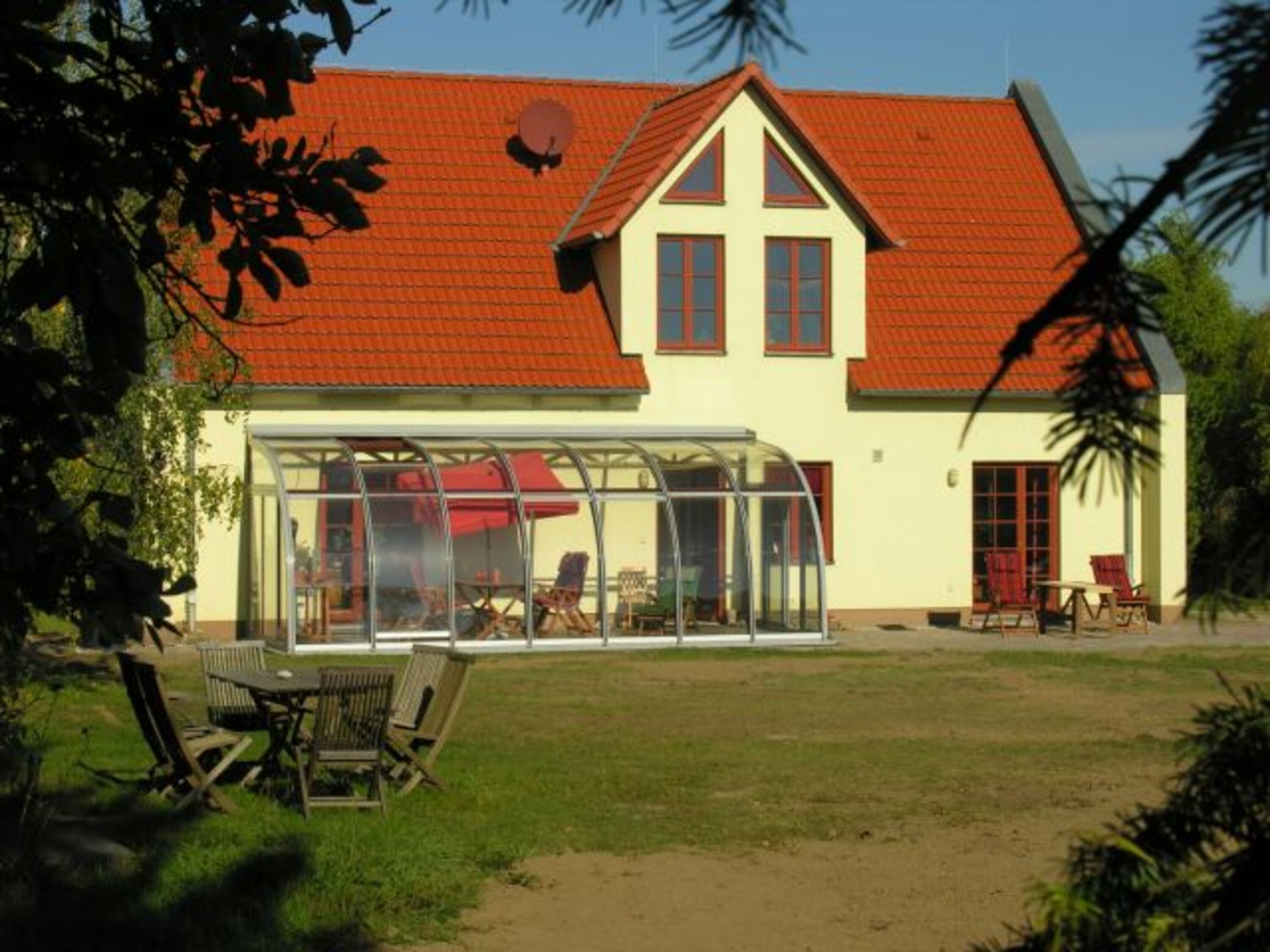 Haus Südseite (Fewo Terrassentür rechts)
