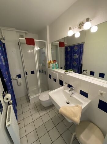 Badezimmer mit Dusche 