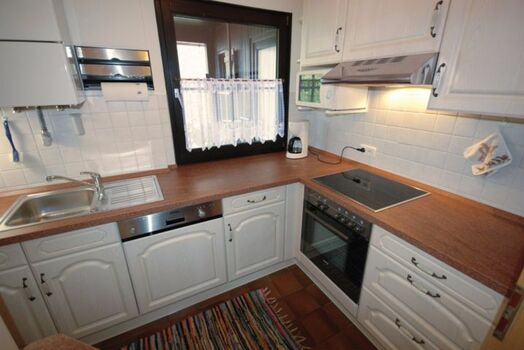 Die komplett ausgestattete Küche