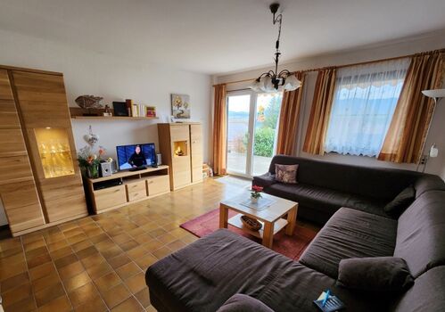 Das schöne Wohn-Esszimmer mit Süd-Terrasse