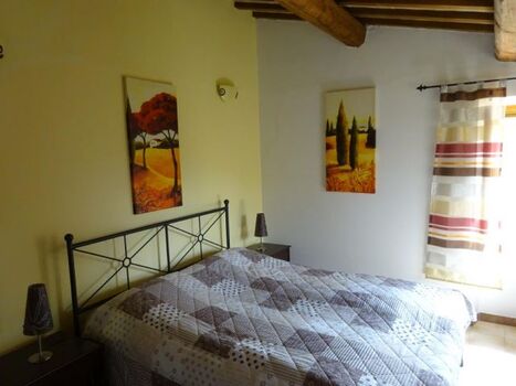 Schlafzimmer mit Doppelbett