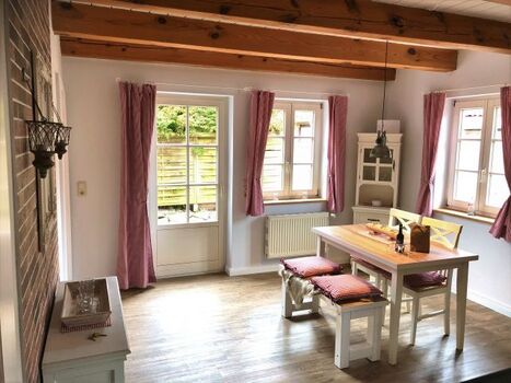 Viel Platz zum Essen oder den Spieleabend?