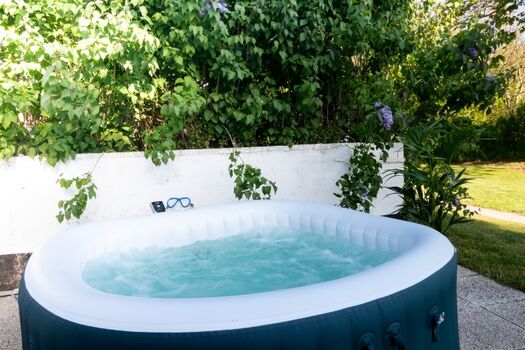 Whirlpool außen - zu buchbar