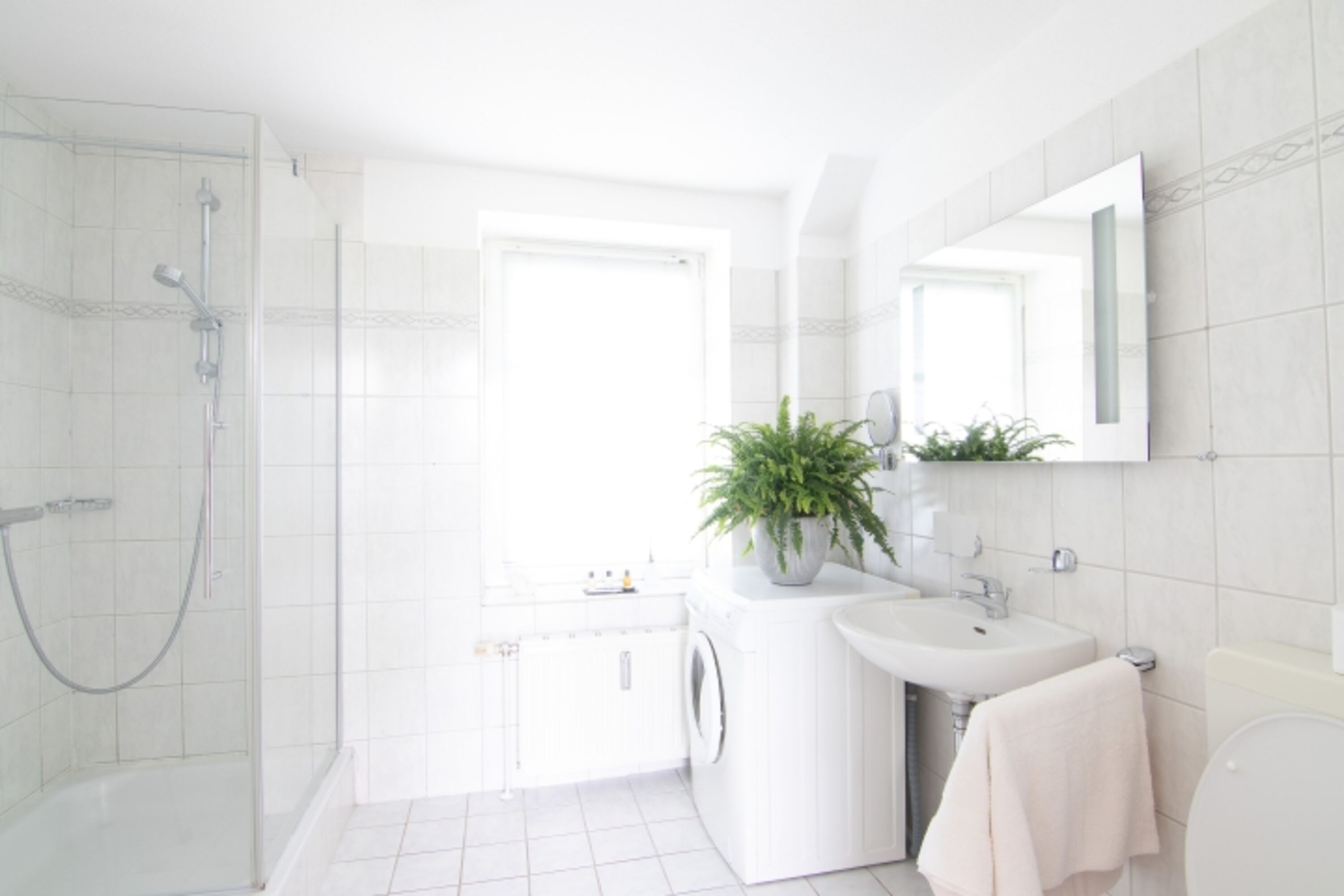 Bad unten - ab Dez. 2022 mit Whirlpool, Regendusche