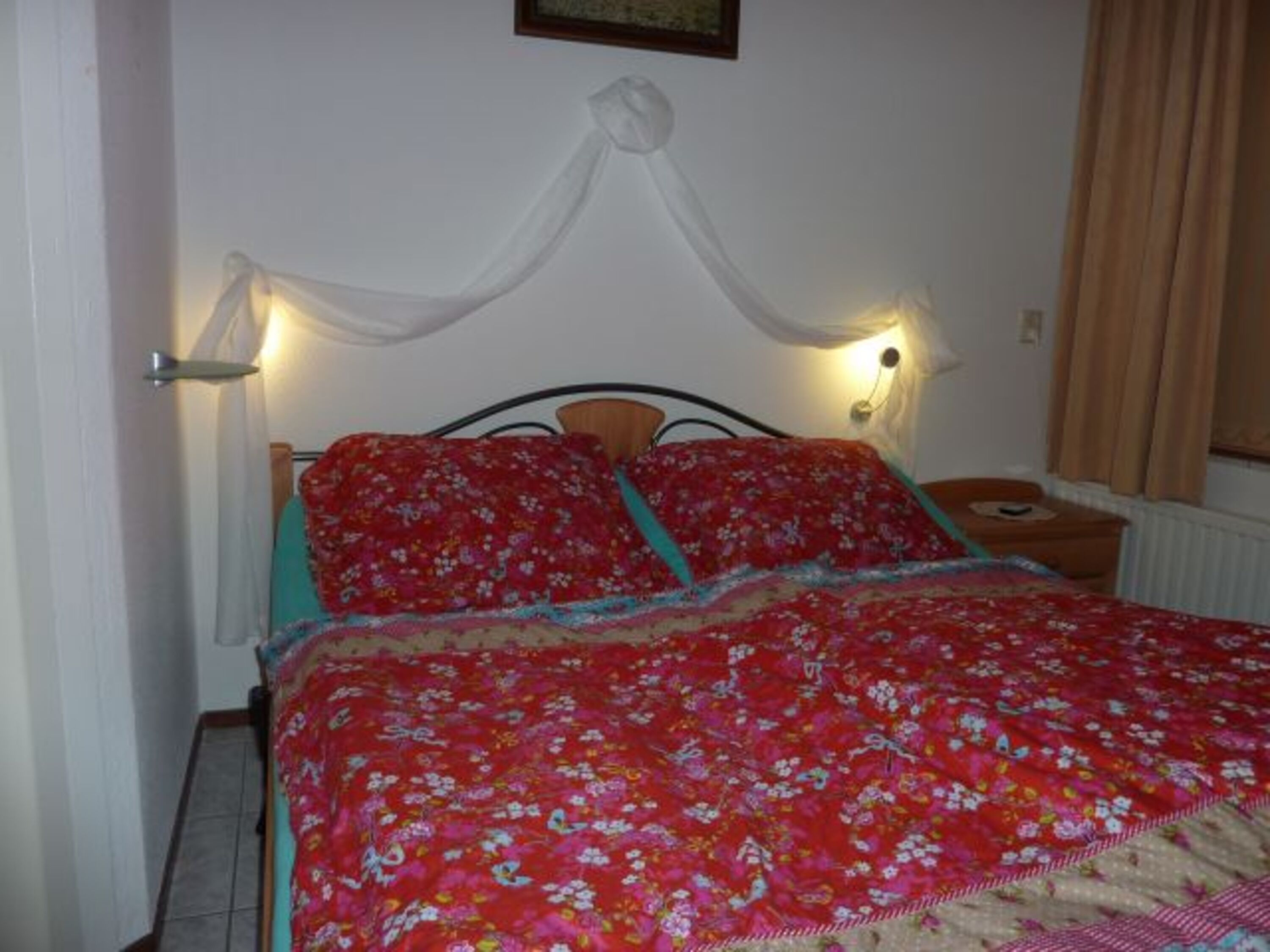 Schlafzimmer mit Doppelbett