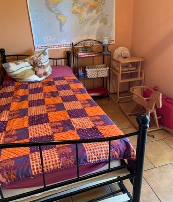 Kinderzimmer mit Einzelbett