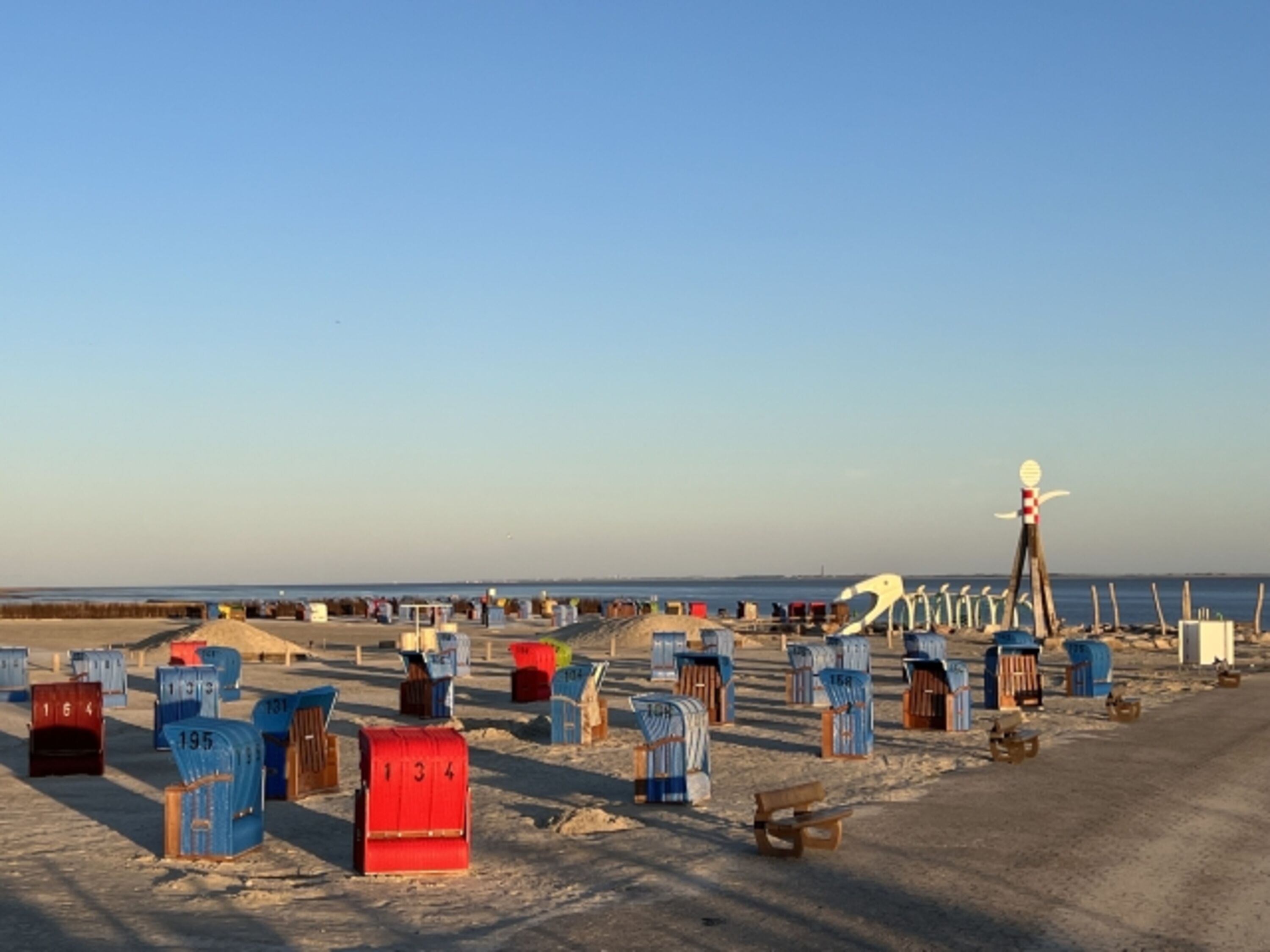 Wasserspielplatz am Strand