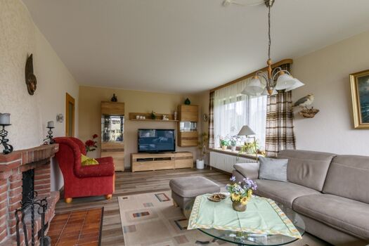 Wohnzimmer mit Kamin