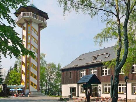 Aussichtsturm mit Gasthaus auf dem Scheibenberg