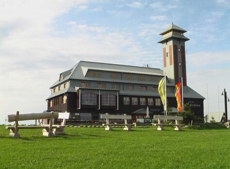 das Fichtelberghaus in 1215 m