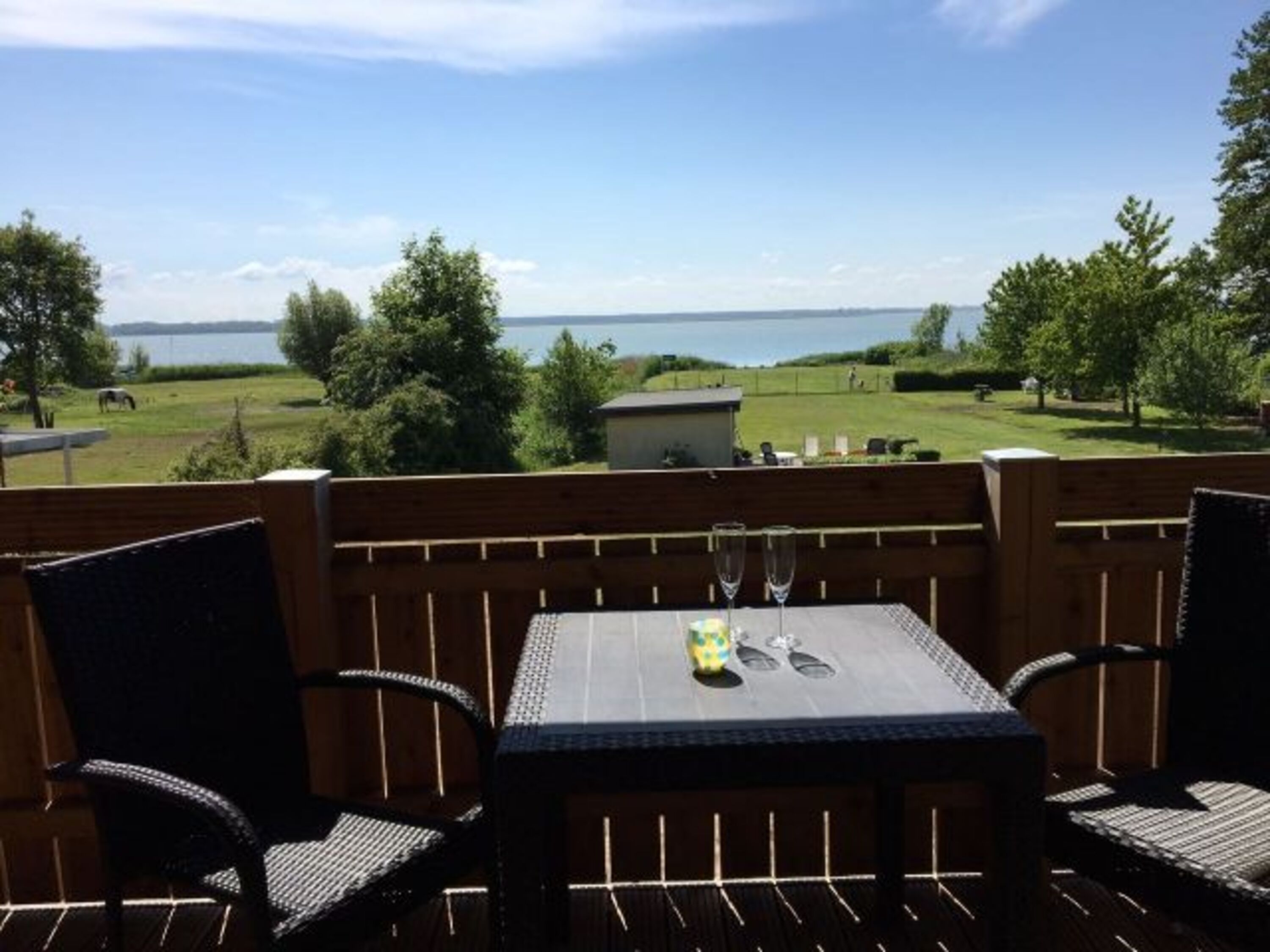 Südbalkon mit Wasserblick