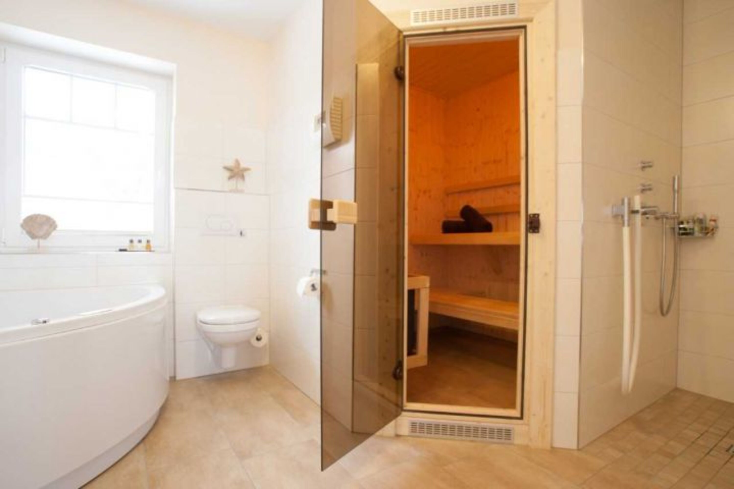 Whirlpool, Sauna 