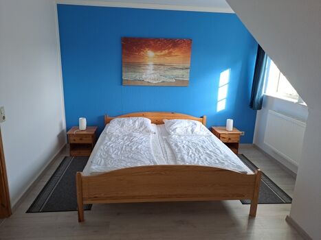 Schlafzimmer mit Doppelbett