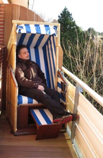 Südbalkon mit Strandkorb