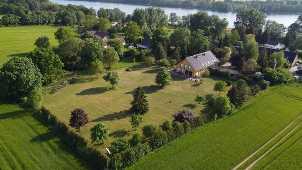 Das gesamte Grundstück von oben.