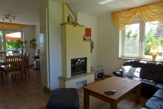 Wohnzimmer mit Kamin