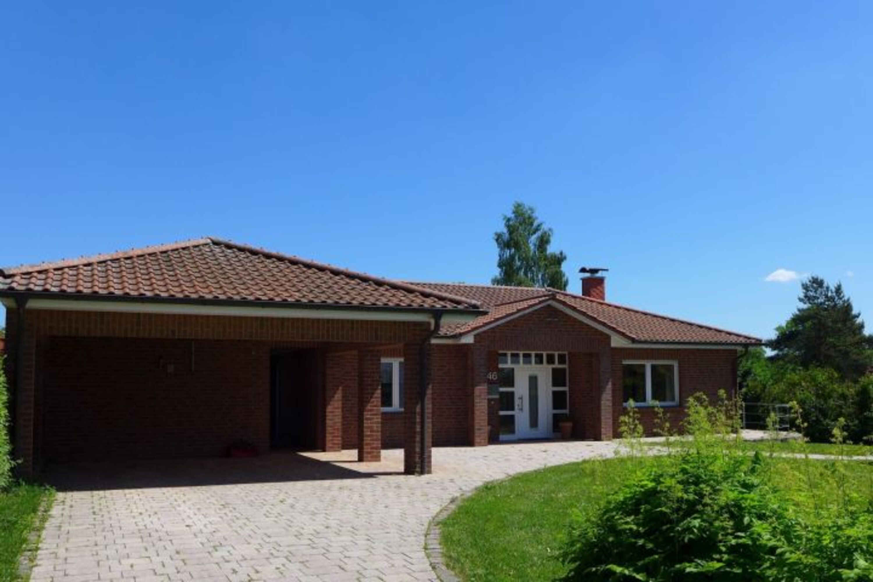 Carport für 2 PKW sowie weitere Stellplätze