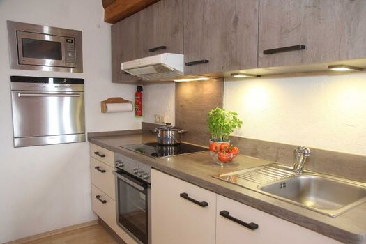 Einbauküche mit Geschirrspüler