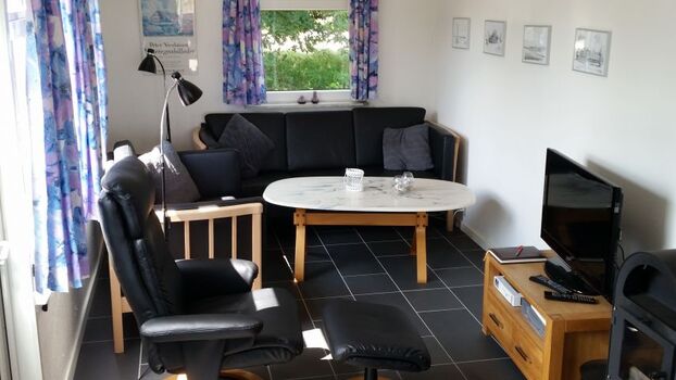 Wohnzimmer mit Flachbild-TV