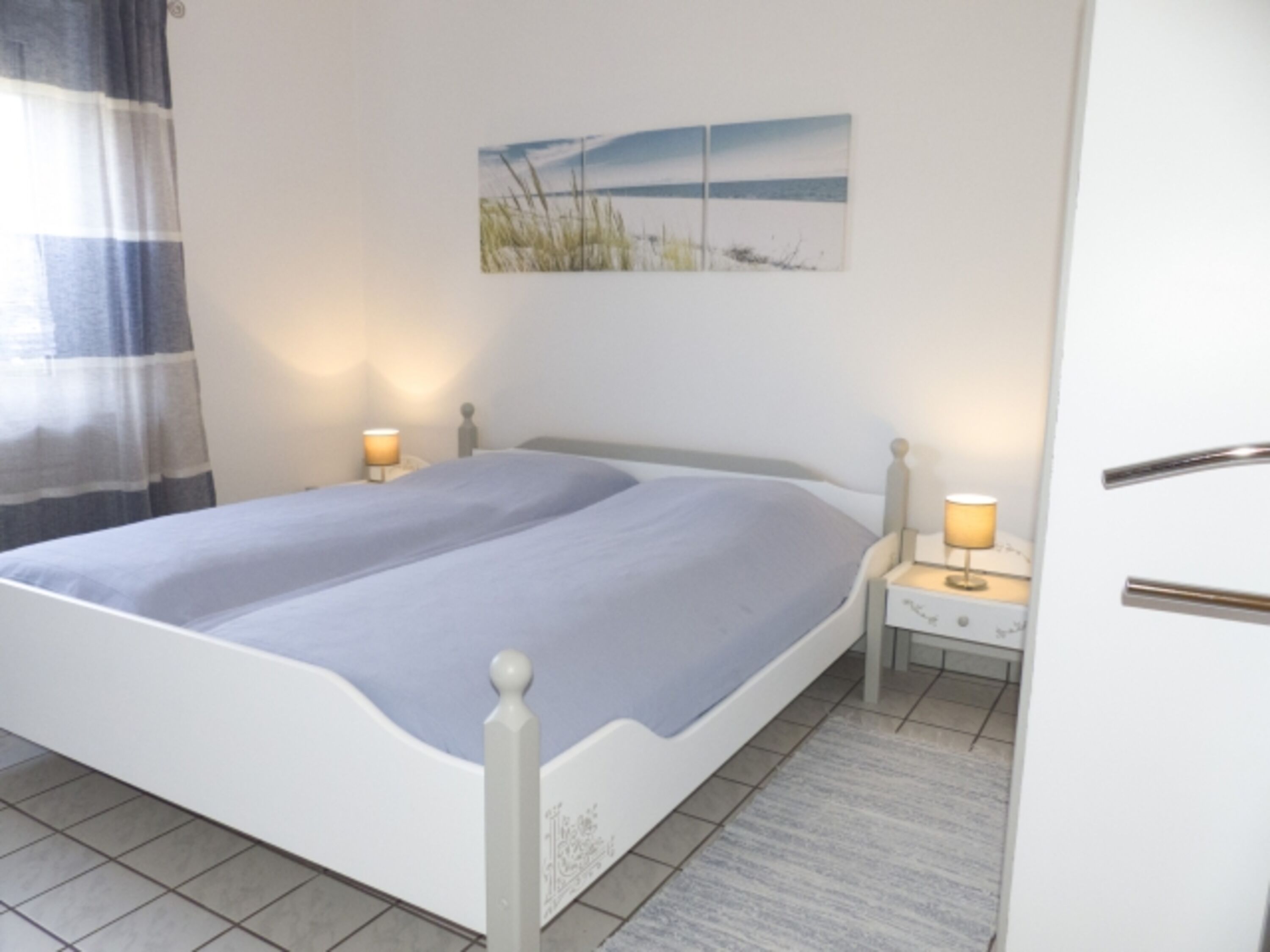 Schlafzimmer mit Rolladen-Verdunklung