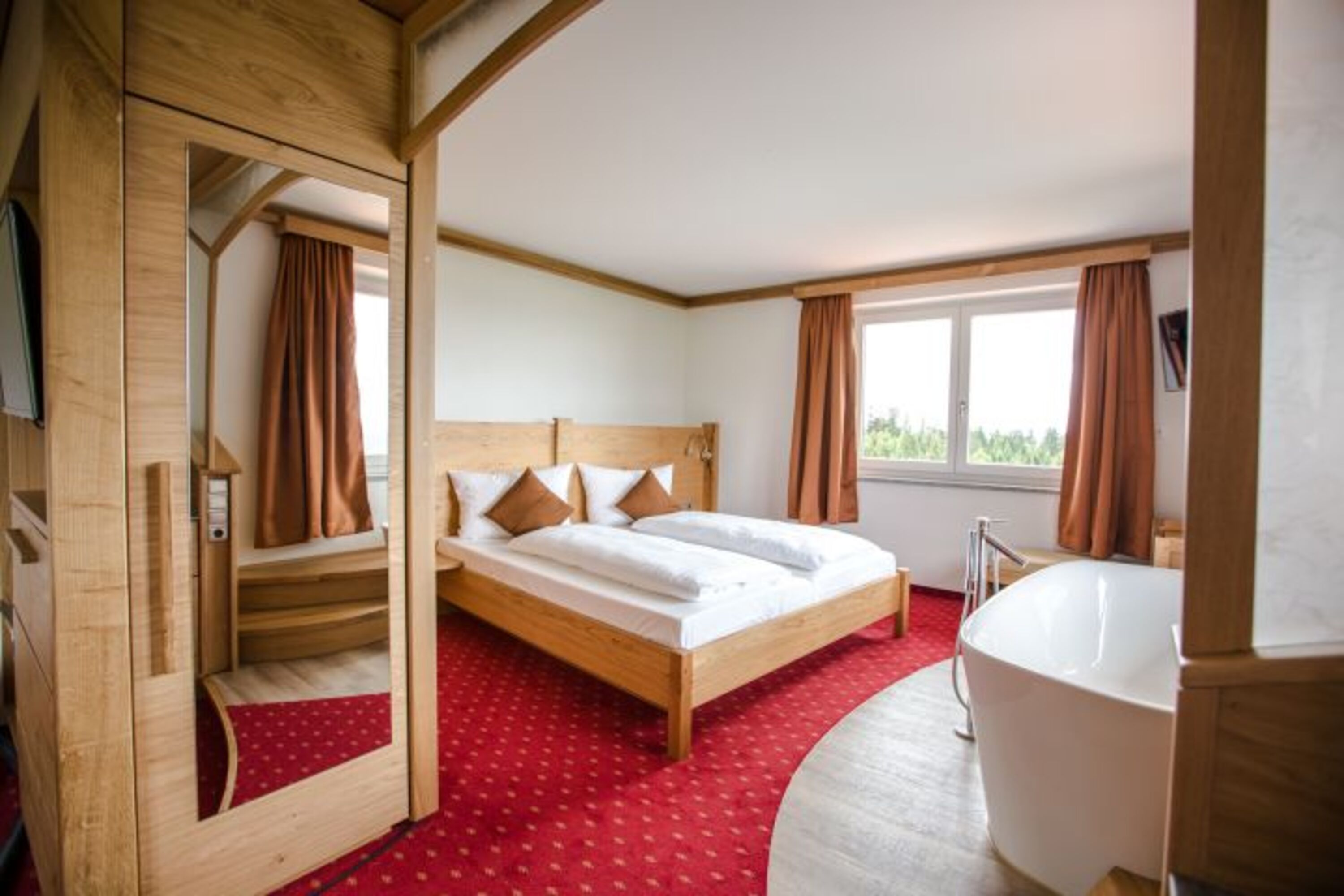 Turmsuite mit Badewanne und abtrennbarem Wohnraum
