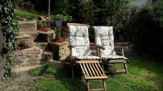 Garten mit Sitzmöbeln