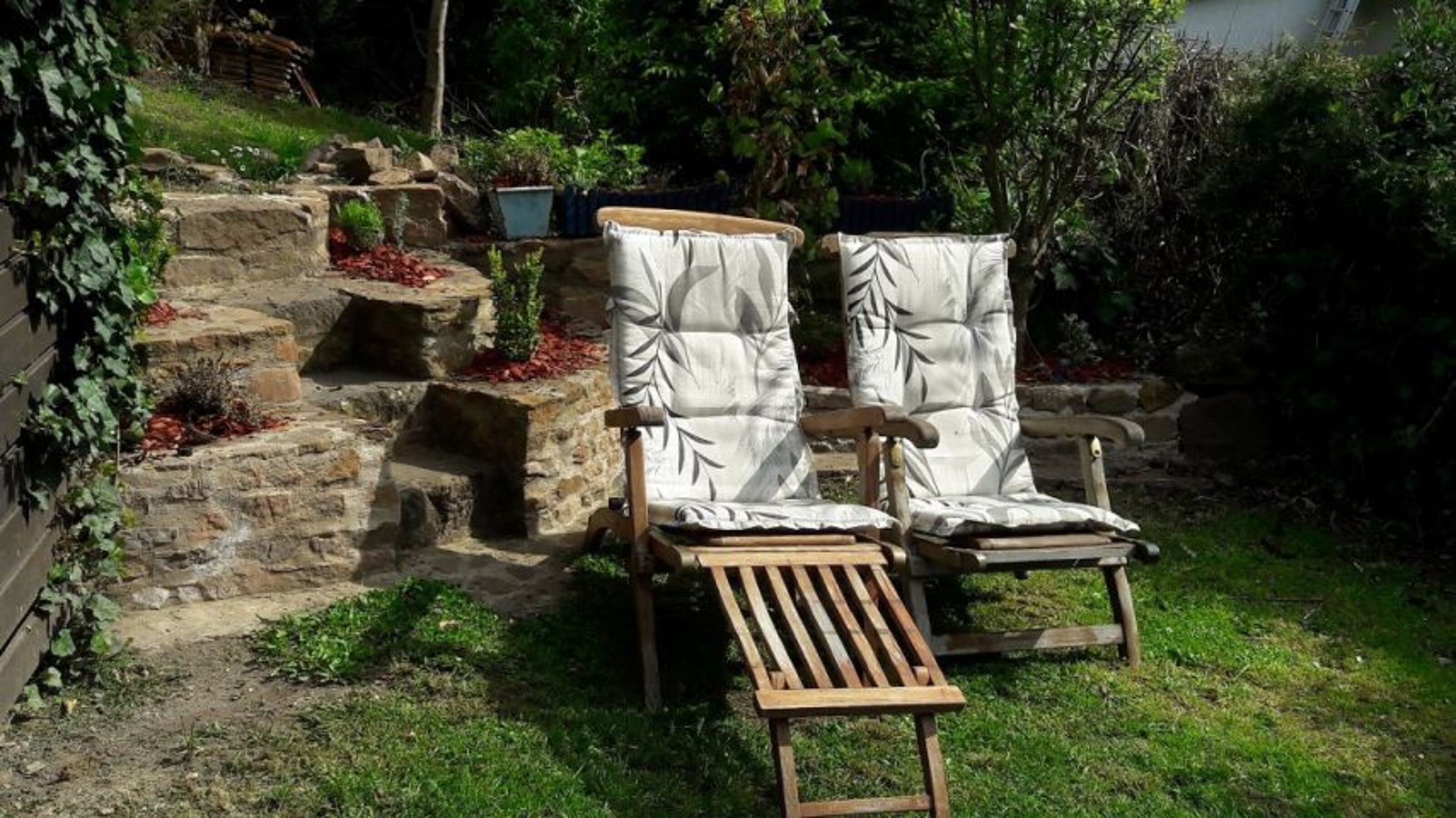 Garten mit Sitzmöbeln
