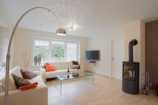 Wohnzimmer mit Kamin 