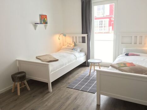 2. Schlafzimmer, Betten können zusammen geschoben werden