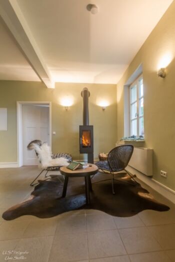 Loungebereich mit Kamin