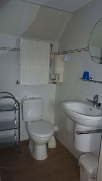 Badezimmer mit Dusche am Stock