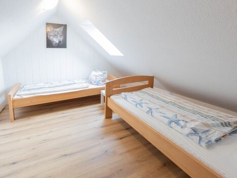 Weitere Schlafmöglichkeit mit zwei Einzelbetten im DG