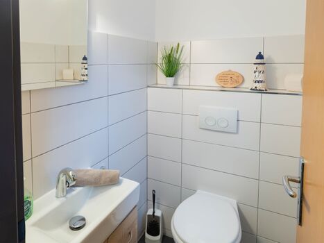 Das Gäste-WC im unteren Flurbereich