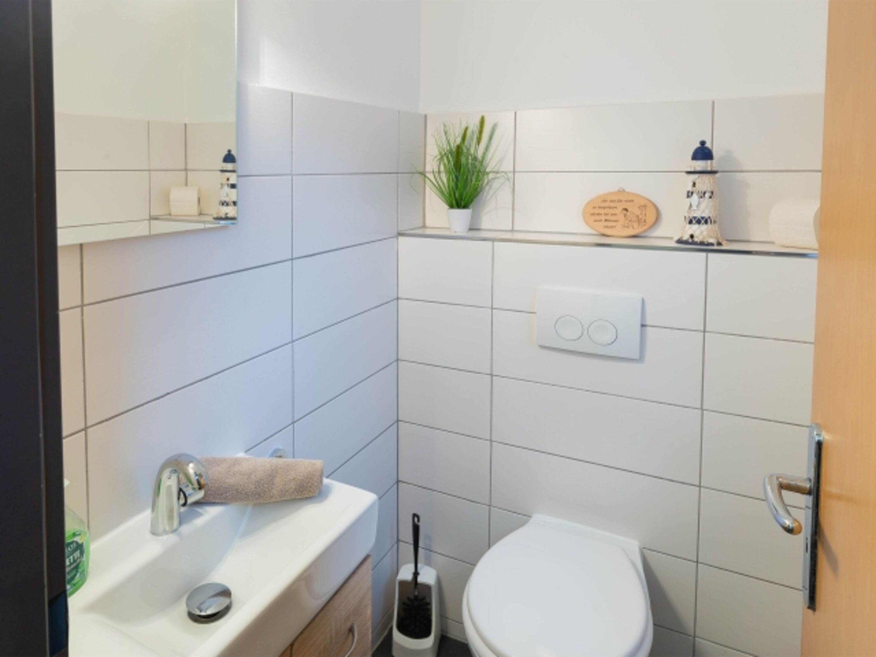Das Gäste-WC im unteren Flurbereich