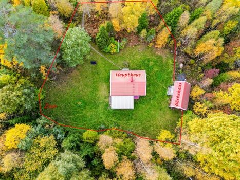 Eingezäuntes sehr privates Grundstück