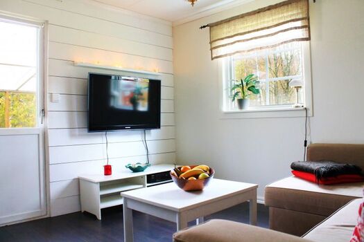 Wohnzimmer mit deutschem TV