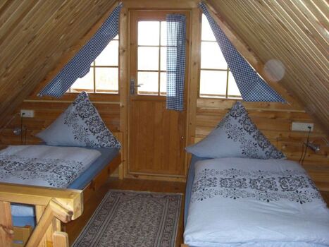 Schlafraum 1, blaues Blockhaus