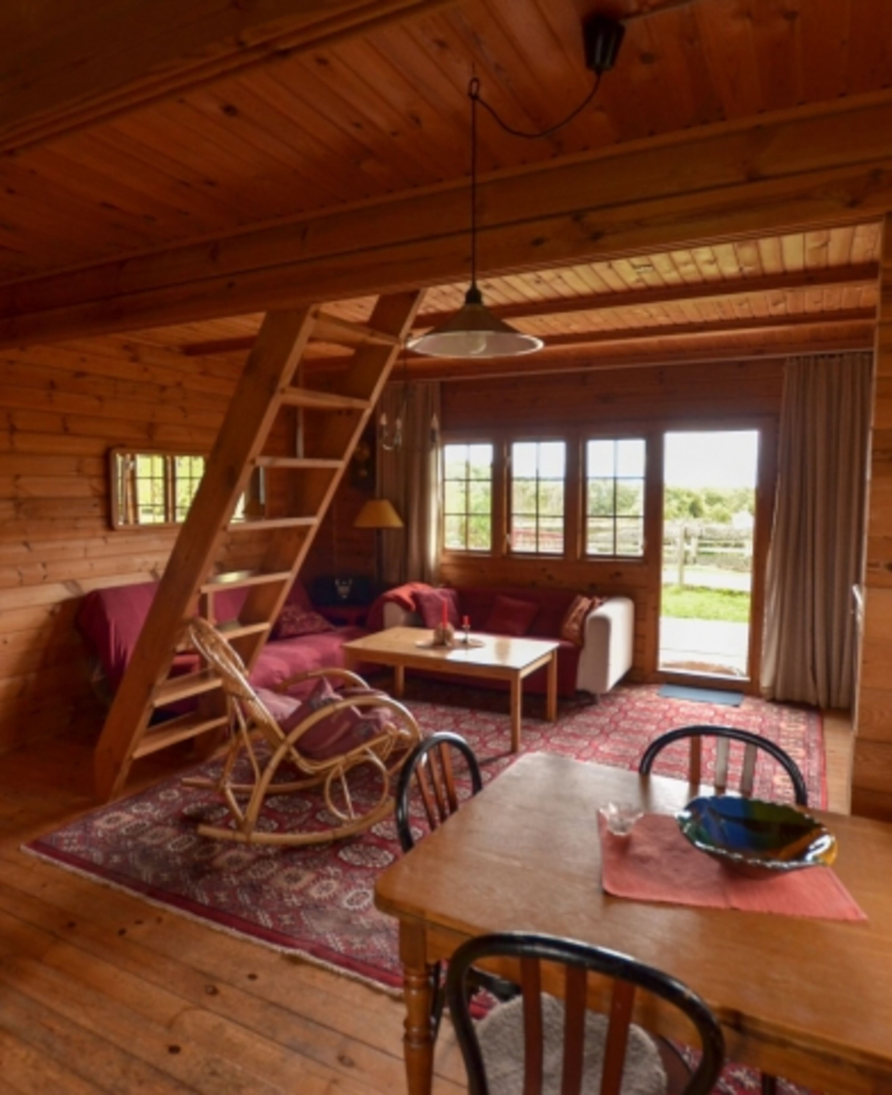 Wohnraum rotes Blockhaus
