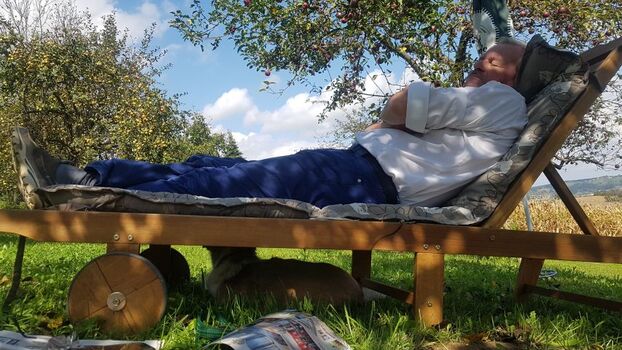 Relaxen in unserem Obstgarten, Liegen, Hängematten stehen bereit