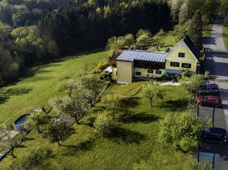 unser Landhaus mit Garten aus der Vogelperspektive