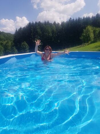 Erfrischung im kl. Pool - herrlicher Rundum-Grünblick