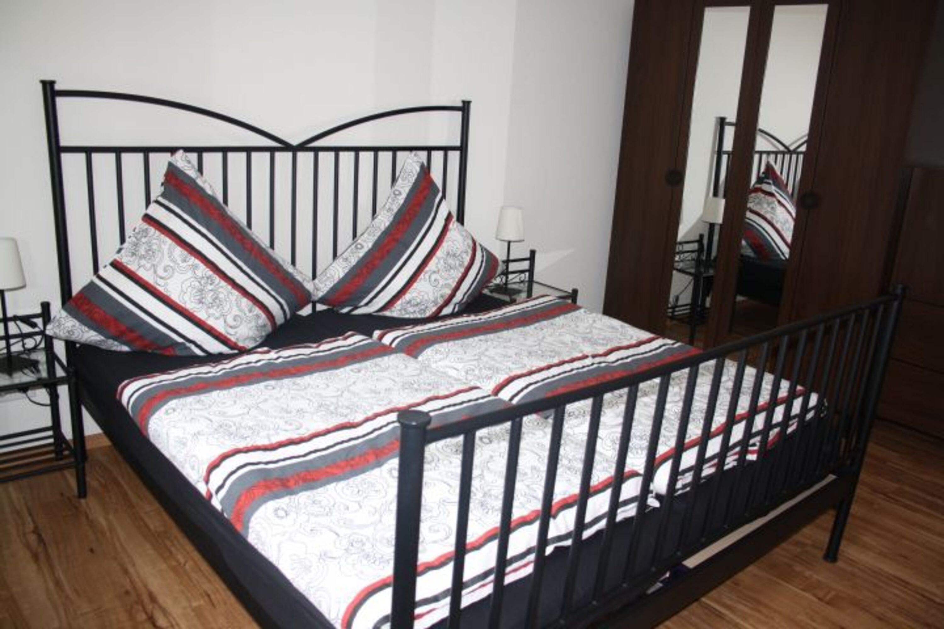 Schlafzimmer 1